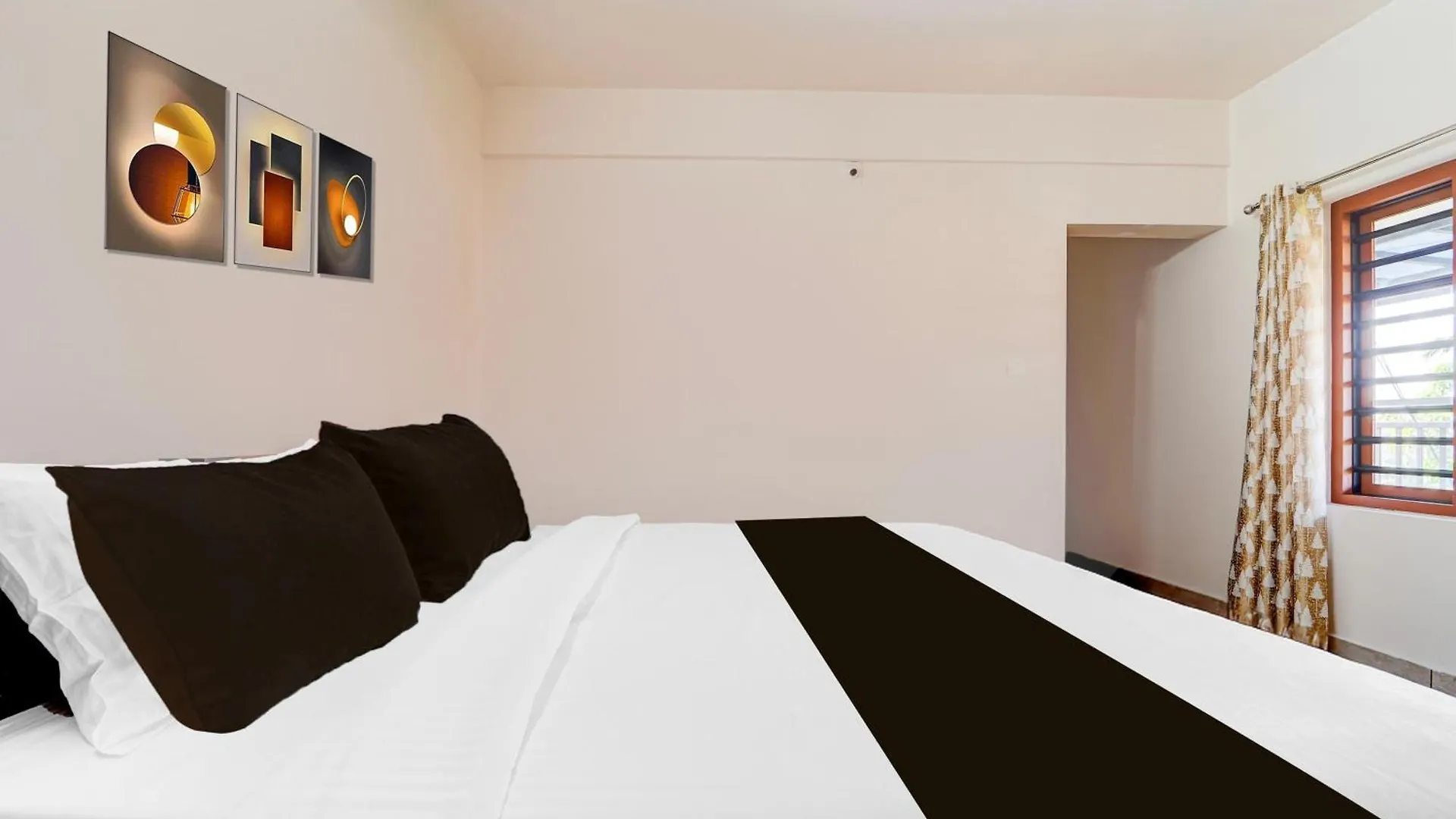 מלון Kochi Super Townhouse Kalady Near Airport הודו