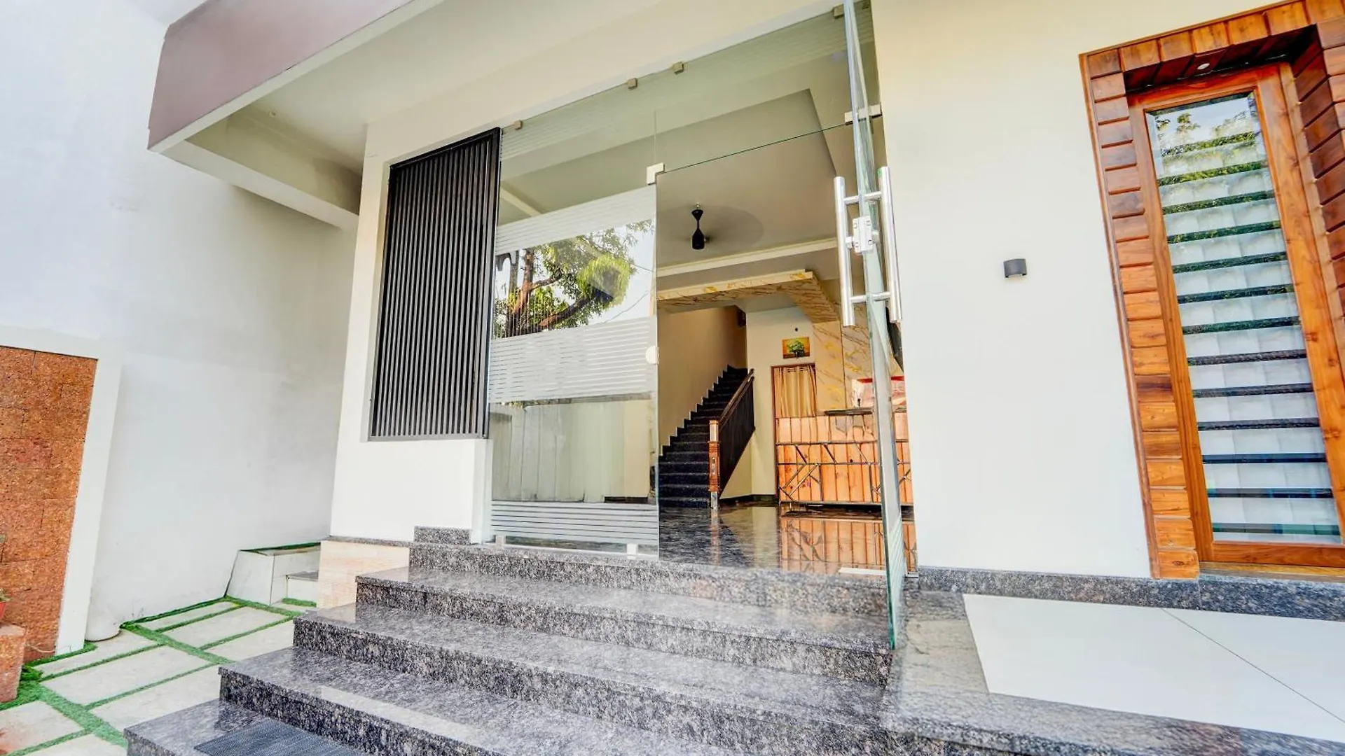 מלון Kochi Super Townhouse Kalady Near Airport