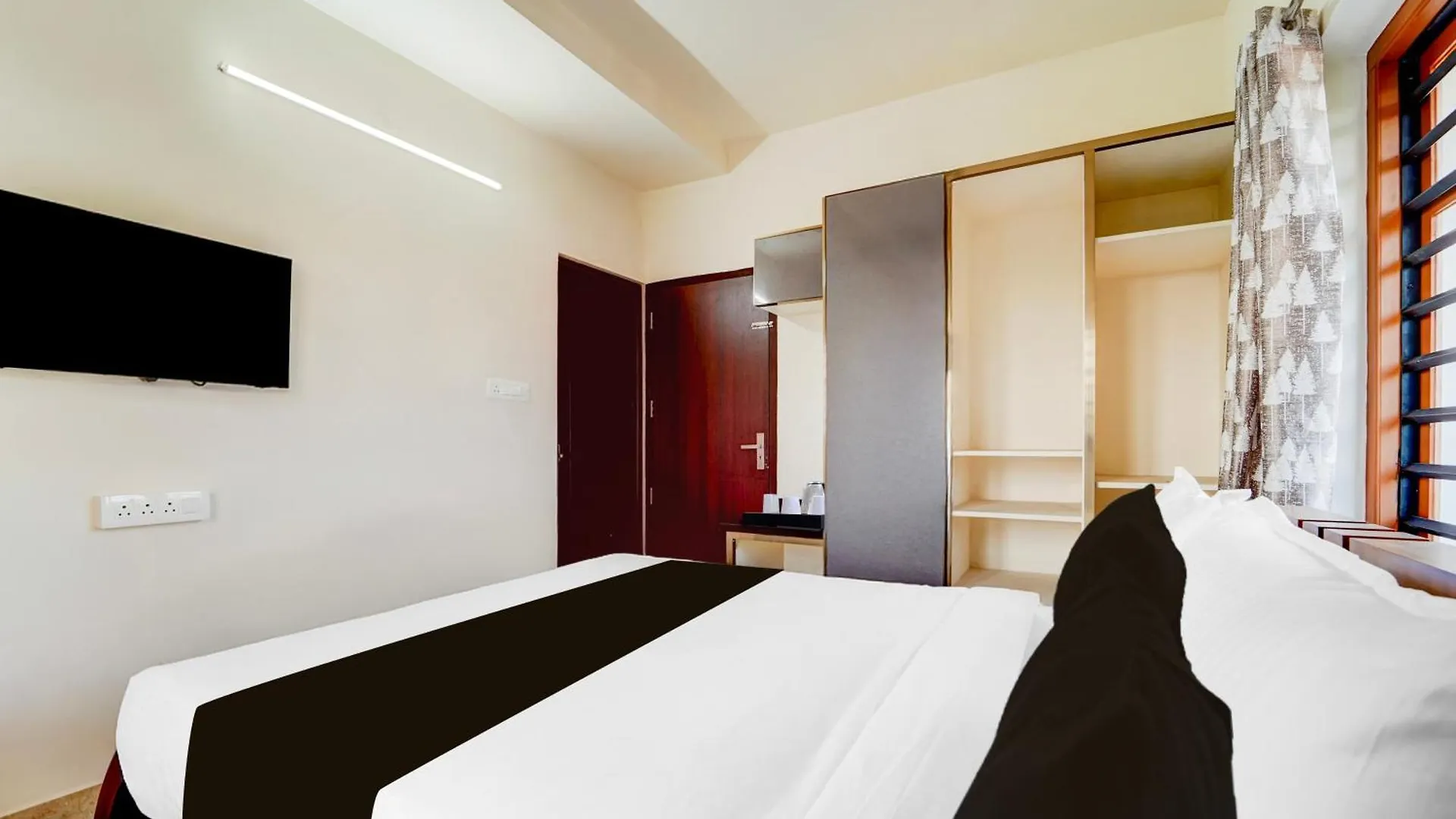 מלון Kochi Super Townhouse Kalady Near Airport